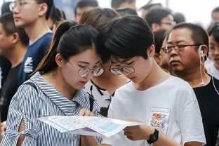 芬奇：亚历山大-沃克在保持冷静方面进步了很多